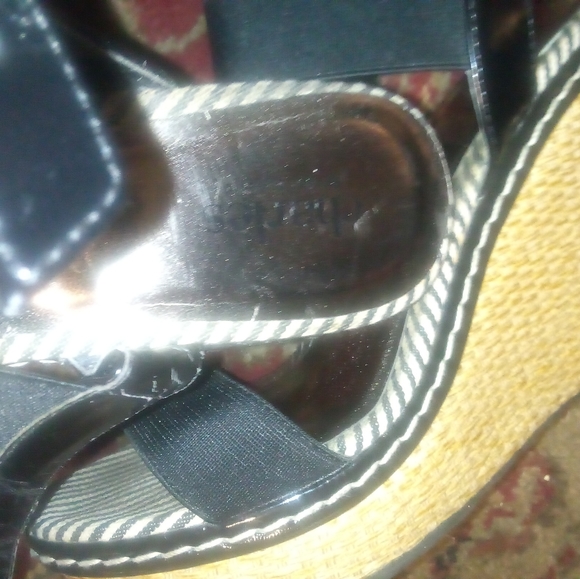 Strap on Wedges Size 6 1/2 - Picture 4 of 7